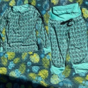 CUTE The North Face Capri Brooke Teal Fox Novelty Print PJ set, Women’s Large